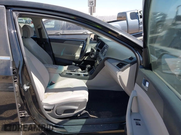 2016 Hyundai Sonata SE z VIN 5NPE24AF2GH281998, wystawiony jako IAAI lot #42495091 z przebiegiem 184 904 mil mil oraz . Historia ofert i sprzedaży dostępna na DreamBid. Obrazek 5.