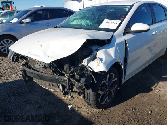 2019 Kia Forte LXS with VIN 3KPF24AD2KE040152, listed as a IAAI auction lot 41679814 with 1 mi miles. Bid and sale history available at carsss.com. Image 6.