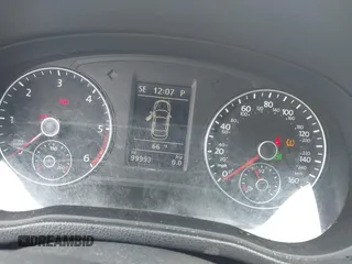 2013 Volkswagen Passat SE z VIN 1VWBN7A3XDC120658, wystawiony jako IAAI lot #42377686 z przebiegiem 99 993 mil mil oraz . Historia ofert i sprzedaży dostępna na DreamBid. Obrazek 7.