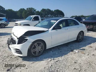 2018 Mercedes-Benz E 300 z VIN WDDZF4JB9JA349592, wystawiony jako Copart lot #61915965 z przebiegiem 84 633 mil mil oraz Czysty tytuł • Clean title. Historia ofert i sprzedaży dostępna na DreamBid. Obrazek 1.