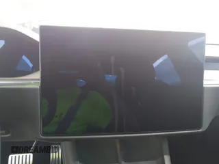 2021 Tesla Model S Plaid z VIN 5YJSA1E69MF439987, wystawiony jako IAAI lot #42496725 z przebiegiem 25 mil mil oraz . Historia ofert i sprzedaży dostępna na DreamBid. Obrazek 18.