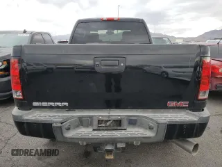 2011 GMC Sierra 2500HD Denali z VIN 1GT125C81BF106180, wystawiony jako Copart lot #55342435 z przebiegiem 174 738 mil mil oraz Szkoda całkowita • Salvage title. Historia ofert i sprzedaży dostępna na DreamBid. Obrazek 6.