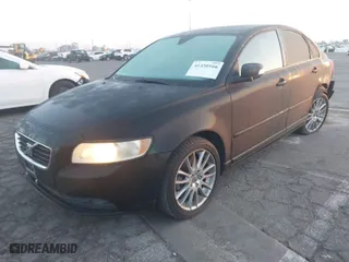 2009 Volvo S40 2.4L with VIN YV1MS390592463604, listed as a IAAI auction lot 41450166 with 95,358 mi miles. Bid and sale history available at carsss.com. Image 2.