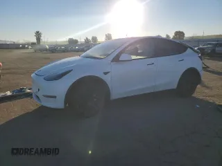 2024 Tesla Model Y with VIN 7SAYGDED1RF154851, listed as a Copart auction lot 87863255 with 5,878 mi miles and Salvage Title. Bid and sale history available at DreamBid. Image 1.