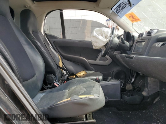 2010 Smart fortwo Pure z VIN WMEEJ3BA0AK344722, wystawiony jako Copart lot #47288785 z przebiegiem 116 941 mil mil oraz Szkoda całkowita • Salvage title. Historia ofert i sprzedaży dostępna na DreamBid. Obrazek 10.