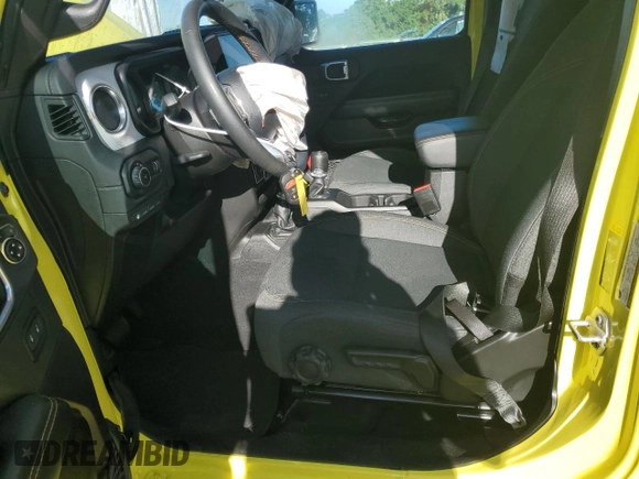 2024 Jeep Wrangler Sahara with VIN 1C4RJXP6XRW238620, listed as a Copart auction lot 63217765 with 29,304 mi miles and Clean title. Bid and sale history available at DreamBid. Image 7.