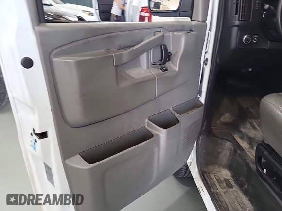 2022 GMC Savana Cargo z VIN 1GTW7AFP2N1140746, wystawiony jako IAAI lot #42515918 z przebiegiem 126 659 mil mil oraz . Historia ofert i sprzedaży dostępna na DreamBid. Obrazek 18.