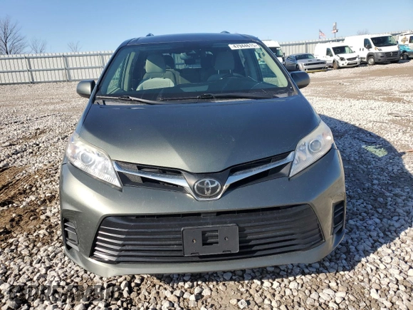 2018 Toyota Sienna LE Auto Access Seat with VIN 5TDKZ3DC6JS939172, listed as a Copart auction lot 47944615 with 130,984 mi miles and Clean Title. Bid and sale history available at carsss.com. Image 5.