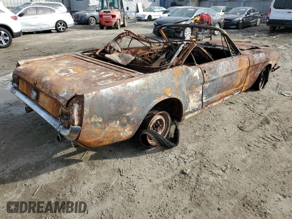 1966 Ford Mustang z VIN 6F08C385335, wystawiony jako Copart lot #42833715 z przebiegiem Nie podano mil oraz Nie do naprawy • Non repairable. Historia ofert i sprzedaży dostępna na DreamBid. Obrazek 3.