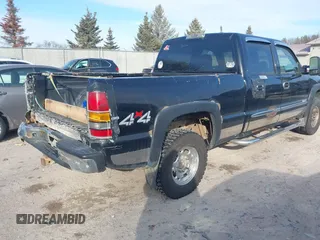 2005 GMC Sierra 1500HD SLT z VIN 1GTGK13U35F811518, wystawiony jako IAAI lot #41436920 z przebiegiem 227 019 mil mil oraz . Historia ofert i sprzedaży dostępna na DreamBid. Obrazek 4.