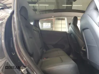 2024 Tesla Model Y Long Range z VIN 7SAYGDEE2RA246928, wystawiony jako Copart lot #60996035 z przebiegiem 19 266 mil mil oraz Szkoda całkowita • Salvage title. Historia ofert i sprzedaży dostępna na DreamBid. Obrazek 11.