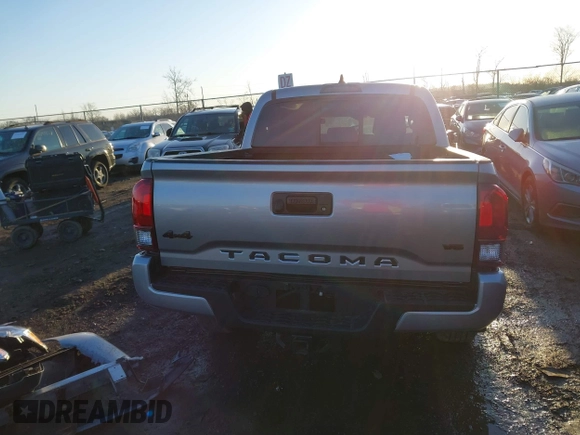 2021 Toyota Tacoma SR z VIN 3TMCZ5AN5MM386394, wystawiony jako IAAI lot #41821364 z przebiegiem 54 070 mil mil oraz . Historia ofert i sprzedaży dostępna na DreamBid. Obrazek 17.