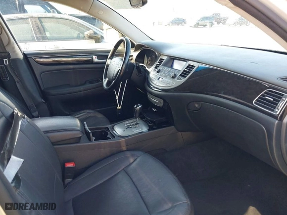 2013 Hyundai Genesis 3.8L with VIN KMHGC4DD2DU235455, listed as a IAAI auction lot 42024961 with 91,673 mi miles. Bid and sale history available at carsss.com. Image 5.