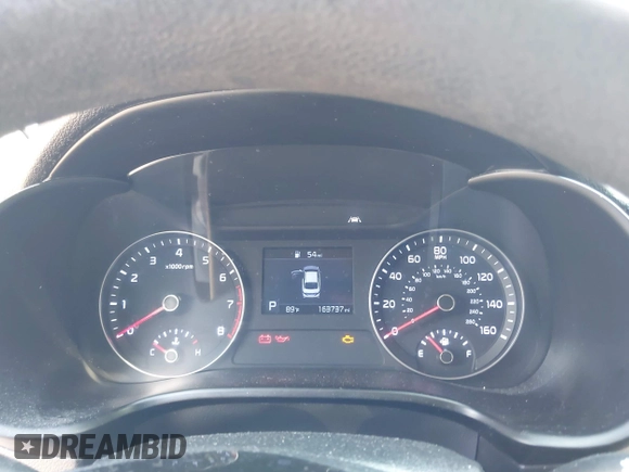 2019 Kia Forte LXS z VIN 3KPF24AD9KE131628, wystawiony jako IAAI lot #42657093 z przebiegiem 163 737 mil mil oraz . Historia ofert i sprzedaży dostępna na DreamBid. Obrazek 7.