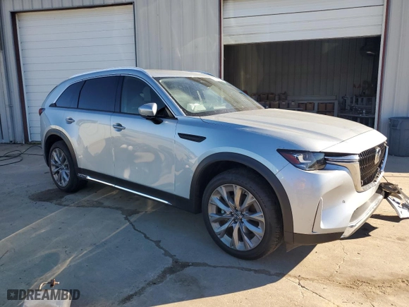 2024 Mazda CX-90 3.3 Turbo Premium with VIN JM3KKDHD0R1147869, listed as a Copart auction lot 80957784 with 31,128 mi miles and Clean Title. Bid and sale history available at carsss.com. Image 4.