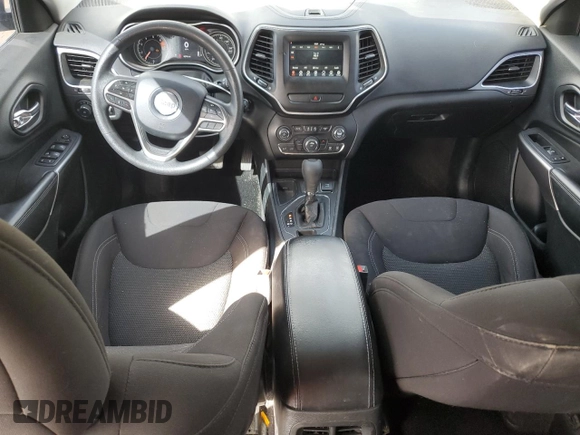 2019 Jeep Cherokee Latitude z VIN 1C4PJLCBXKD204746, wystawiony jako Copart lot #50268185 z przebiegiem 90 796 mil mil oraz Szkoda całkowita • Salvage title. Historia ofert i sprzedaży dostępna na DreamBid. Obrazek 8.