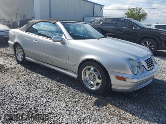 2000 Mercedes-Benz CLK 320/430 z VIN WDBLK70G4YT035047, wystawiony jako Copart lot #52852405 z przebiegiem 141 197 mil mil oraz Szkoda całkowita • Salvage title. Historia ofert i sprzedaży dostępna na DreamBid. Obrazek 4.