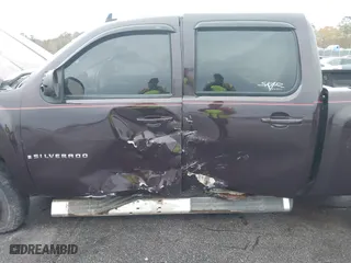 2008 Chevrolet Silverado 1500 LT w/1LT with VIN 2GCEK13J581272649, listed as a IAAI auction lot 41045998 with 198,008 mi miles. Bid and sale history available at carsss.com. Image 6.