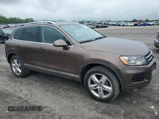 2013 Volkswagen Touareg Lux z VIN WVGEF9BP6DD010285, wystawiony jako Copart lot #54008285 z przebiegiem 172 257 mil mil oraz Czysty tytuł • Clean title. Historia ofert i sprzedaży dostępna na DreamBid. Obrazek 4.