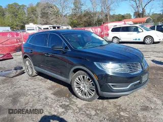 2016 Lincoln MKX Reserve z VIN 2LMTJ8LR5GBL44001, wystawiony jako IAAI lot #41277770 z przebiegiem 125 711 mil mil oraz . Historia ofert i sprzedaży dostępna na DreamBid. Obrazek 1.
