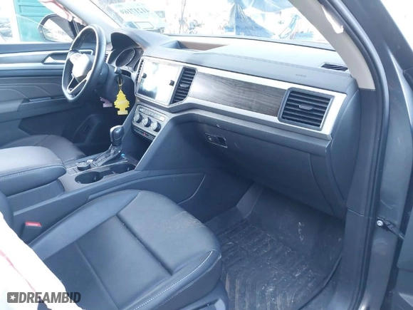 2021 Volkswagen Atlas 3.6L V6 SE w/Technology with VIN 1V2HR2CA7MC541252, listed as a IAAI auction lot 41217169 with 70,371 mi miles. Bid and sale history available at carsss.com. Image 5.