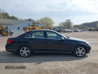 2014 Mercedes-Benz E E 350 Luxury with VIN WDDHF8JB2EA894977, listed as a IAAI auction lot 42065062 with 197,393 mi miles. Bid and sale history available at carsss.com. Image 13.