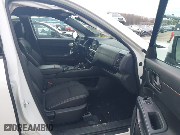 2023 Nissan Pathfinder SV z VIN 5N1DR3BD7PC272056, wystawiony jako IAAI lot #42184186 z przebiegiem 31 923 mil mil oraz . Historia ofert i sprzedaży dostępna na DreamBid. Obrazek 5.