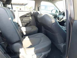 2024 Toyota Highlander LE z VIN 5TDKDRAH0RS528587, wystawiony jako IAAI lot #42002196 z przebiegiem 9 363 mil mil oraz . Historia ofert i sprzedaży dostępna na DreamBid. Obrazek 8.