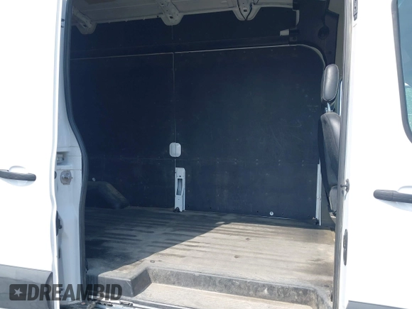2023 Ford Transit Cargo с VIN 1FTBR1X88PKB01513, выставлен на аукционе IAAI как лот 42496329 с пробегом 65 621 миль миль и . История ставок и продаж доступна на DreamBid. Изображение 8.
