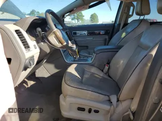 2010 Lincoln MKX z VIN 2LMDJ6JC4ABJ02928, wystawiony jako Copart lot #49397445 z przebiegiem 201 487 mil mil oraz Szkoda całkowita • Salvage title. Historia ofert i sprzedaży dostępna na DreamBid. Obrazek 7.