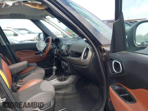 2014 FIAT 500L Trekking z VIN ZFBCFADH8EZ008208, wystawiony jako IAAI lot #42091284 z przebiegiem 79 407 mil mil oraz . Historia ofert i sprzedaży dostępna na DreamBid. Obrazek 5.