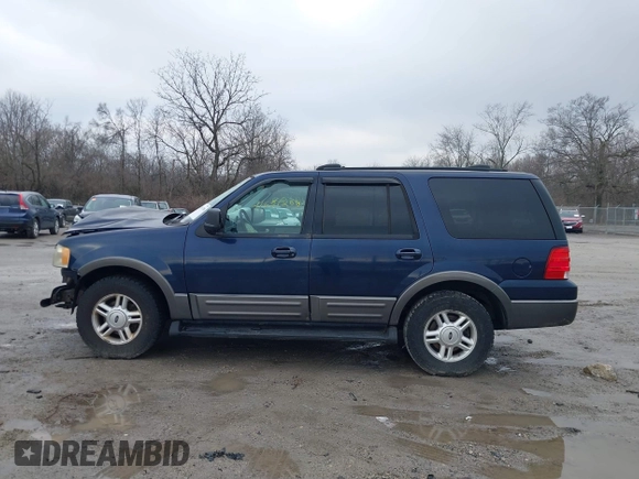 2004 Ford Expedition Special Service with VIN 1FMFU16L24LA55975, listed as a IAAI auction lot 41651208 with 217,030 mi miles. Bid and sale history available at carsss.com. Image 15.