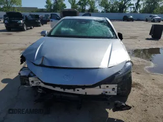 2025 Toyota Camry LE z VIN 4T1DAACK1SU529384, wystawiony jako Copart lot #56388785 z przebiegiem Nie podano mil oraz Czysty tytuł • Clean title. Historia ofert i sprzedaży dostępna na DreamBid. Obrazek 5.