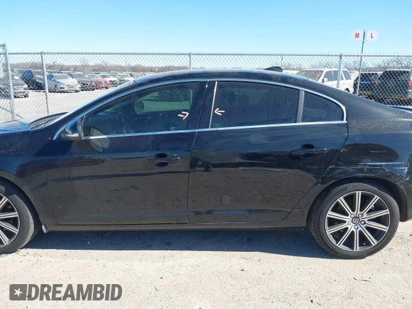 2018 Volvo S60 Inscription Platinum with VIN LYV402HM1JB156380, listed as a IAAI auction lot 41408529 with 106,933 mi miles. Bid and sale history available at carsss.com. Image 13.