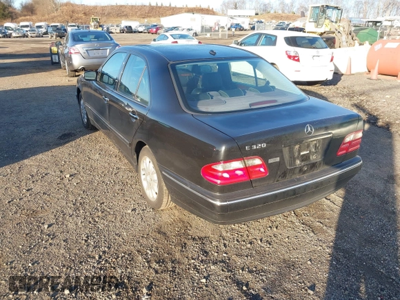 2000 Mercedes-Benz E-Class with VIN WDBJF65J1YB058351, listed as a IAAI auction lot 41834603 with 100,525 mi miles. Bid and sale history available at carsss.com. Image 3.