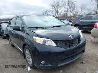 2016 Toyota Sienna XLE with VIN 5TDYK3DC8GS718289, listed as a IAAI auction lot 41774375 with 154,067 mi miles. Bid and sale history available at carsss.com. Image 1.