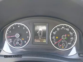 2016 Volkswagen Tiguan S z VIN WVGBV7AX7GW514400, wystawiony jako IAAI lot #42028519 z przebiegiem 147 896 mil mil oraz . Historia ofert i sprzedaży dostępna na DreamBid. Obrazek 7.