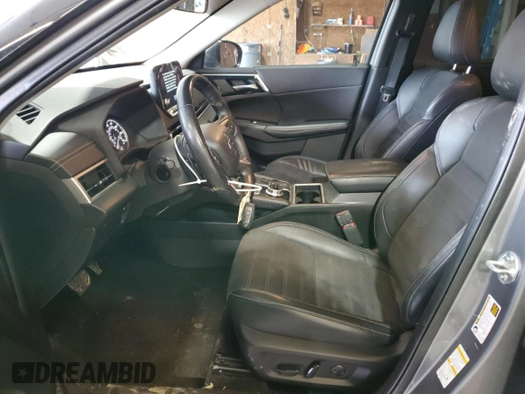 2022 Mitsubishi Outlander SE z VIN JA4J4UA82NZ012345, wystawiony jako Copart lot #55573285 z przebiegiem 35 172 mil mil oraz Szkoda całkowita • Salvage title. Historia ofert i sprzedaży dostępna na DreamBid. Obrazek 7.