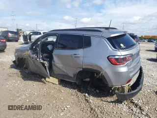 2019 Jeep Compass Latitude z VIN 3C4NJDBB4KT641523, wystawiony jako Copart lot #56635905 z przebiegiem Nie podano mil oraz Szkoda całkowita • Salvage title. Historia ofert i sprzedaży dostępna na DreamBid. Obrazek 2.