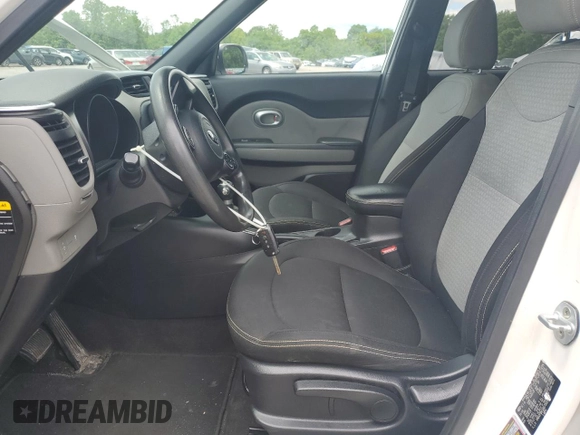 2016 Kia Soul + z VIN KNDJP3A56G7302969, wystawiony jako Copart lot #58306025 z przebiegiem 138 879 mil mil oraz Szkoda całkowita • Salvage title. Historia ofert i sprzedaży dostępna na DreamBid. Obrazek 7.
