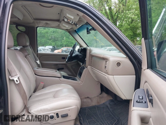 2006 Chevrolet Suburban Z71 z VIN 3GNFK16Z56G129802, wystawiony jako IAAI lot #42121860 z przebiegiem 299 841 mil mil oraz . Historia ofert i sprzedaży dostępna na DreamBid. Obrazek 5.