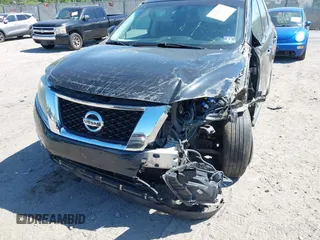 2015 Nissan Pathfinder S z VIN 5N1AR2MM6FC617716, wystawiony jako IAAI lot #42216787 z przebiegiem 148 166 mil mil oraz . Historia ofert i sprzedaży dostępna na DreamBid. Obrazek 6.