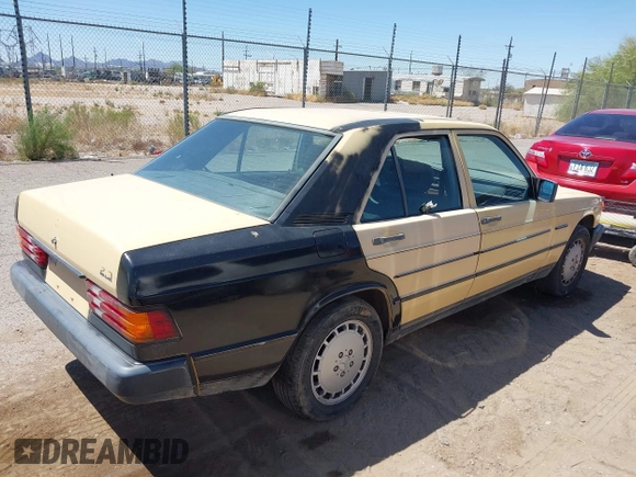 1985 Mercedes-Benz 190 z VIN WDBDA24C3FF107644, wystawiony jako IAAI lot #42111368 z przebiegiem 114 762 mil mil oraz . Historia ofert i sprzedaży dostępna na DreamBid. Obrazek 4.