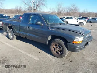 2002 Dodge Dakota Sport with VIN 1B7GL32X52S564722, listed as a IAAI auction lot 41455669 with 211,890 mi miles. Bid and sale history available at carsss.com. Image 1.