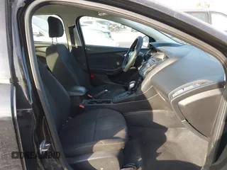 2016 Ford Focus SE z VIN 1FADP3FEXGL310270, wystawiony jako IAAI lot #40956503 z przebiegiem 156 812 mil mil oraz . Historia ofert i sprzedaży dostępna na DreamBid. Obrazek 5.