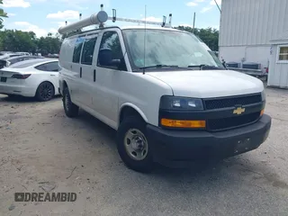 2021 Chevrolet Express Cargo z VIN 1GCWGAFP6M1231601, wystawiony jako IAAI lot #42763185 z przebiegiem 105 783 mil mil oraz . Historia ofert i sprzedaży dostępna na DreamBid. Obrazek 1.