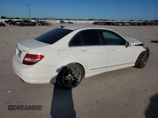 2010 Mercedes-Benz C 300 Sport z VIN WDDGF8BB2AF485305, wystawiony jako Copart lot #56286795 z przebiegiem 198 553 mil mil oraz Czysty tytuł • Clean title. Historia ofert i sprzedaży dostępna na DreamBid. Obrazek 3.