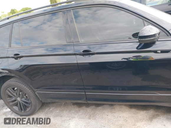 2022 Volkswagen Tiguan SE R-Line Black z VIN 3VVCB7AX6NM165794, wystawiony jako IAAI lot #42057380 z przebiegiem 25 700 mil mil oraz . Historia ofert i sprzedaży dostępna na DreamBid. Obrazek 14.
