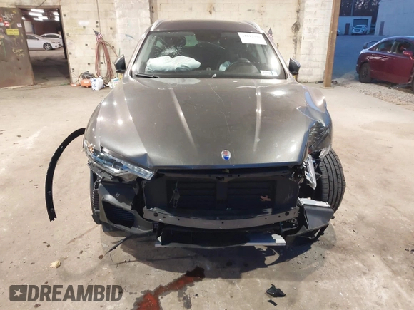 2021 Maserati Levante GranLusso with VIN ZN661XUL4MX372196, listed as a IAAI auction lot 41012396 with 37,600 mi miles. Bid and sale history available at carsss.com. Image 13.