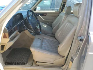 1988 Mercedes-Benz 560 with VIN WDBCA39D7JA400066, listed as a Copart auction lot 73396074 with 178,343 mi miles and Clean Title. Bid and sale history available at DreamBid. Image 7.